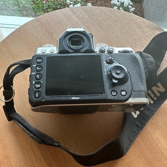 Nikon DF Body Only - Picture 4 of 6